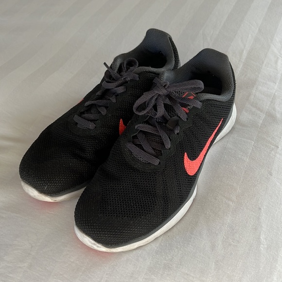 Nike shoes - Picture 3 of 3